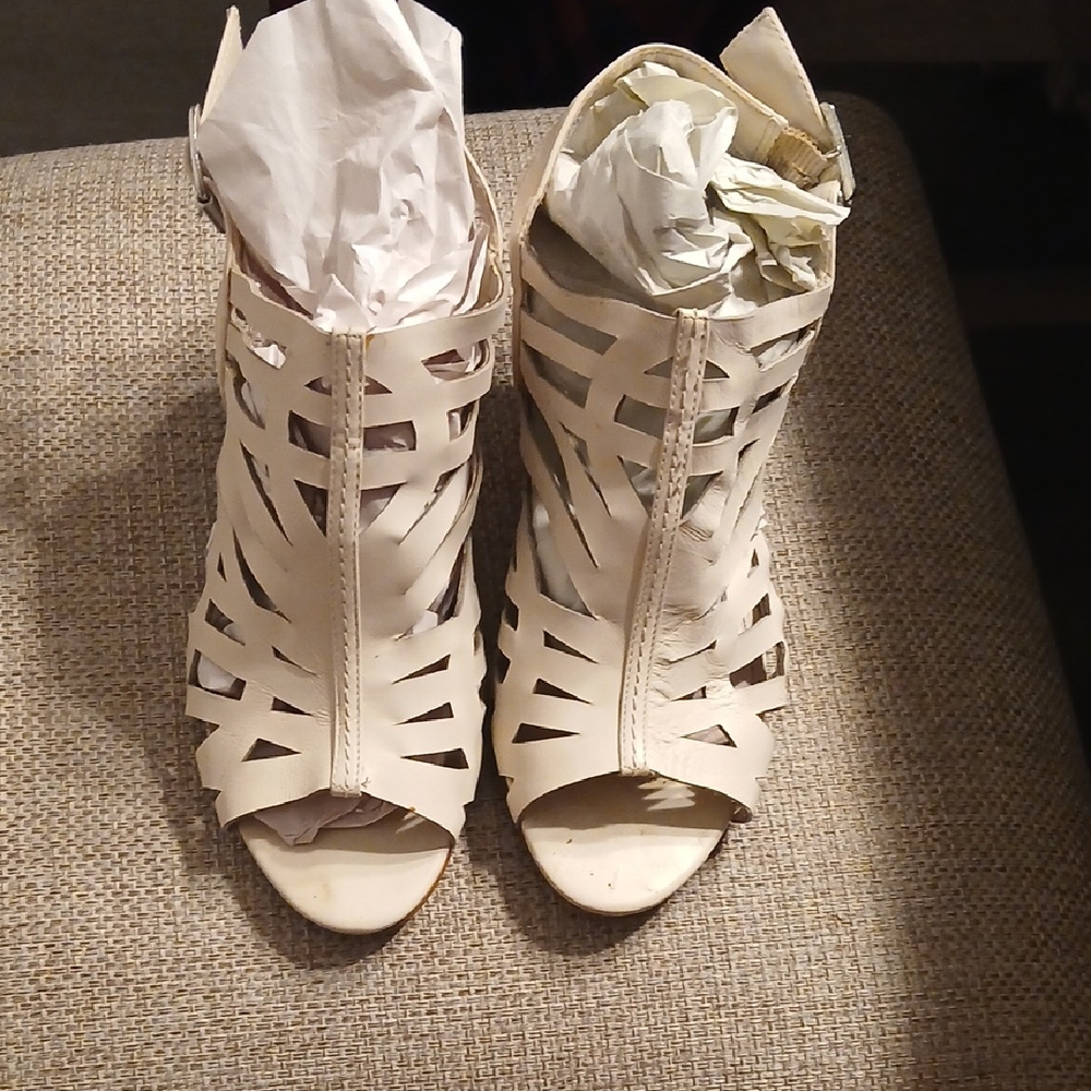 Vince Camuto Elegant Cream Women's Heeled Strap On  Sandals 9M